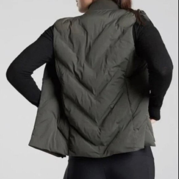 Athleta Goose Down Inlet Vest Size Medium - Picture 8 of 13